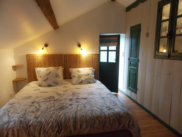 Le Couturon - gite coté jardin - chambre